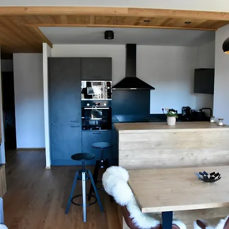 Feel Wood Apartment